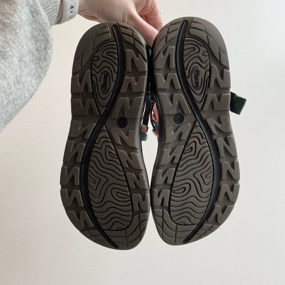 2 strap chacos with toe strap - Picture 3 of 4